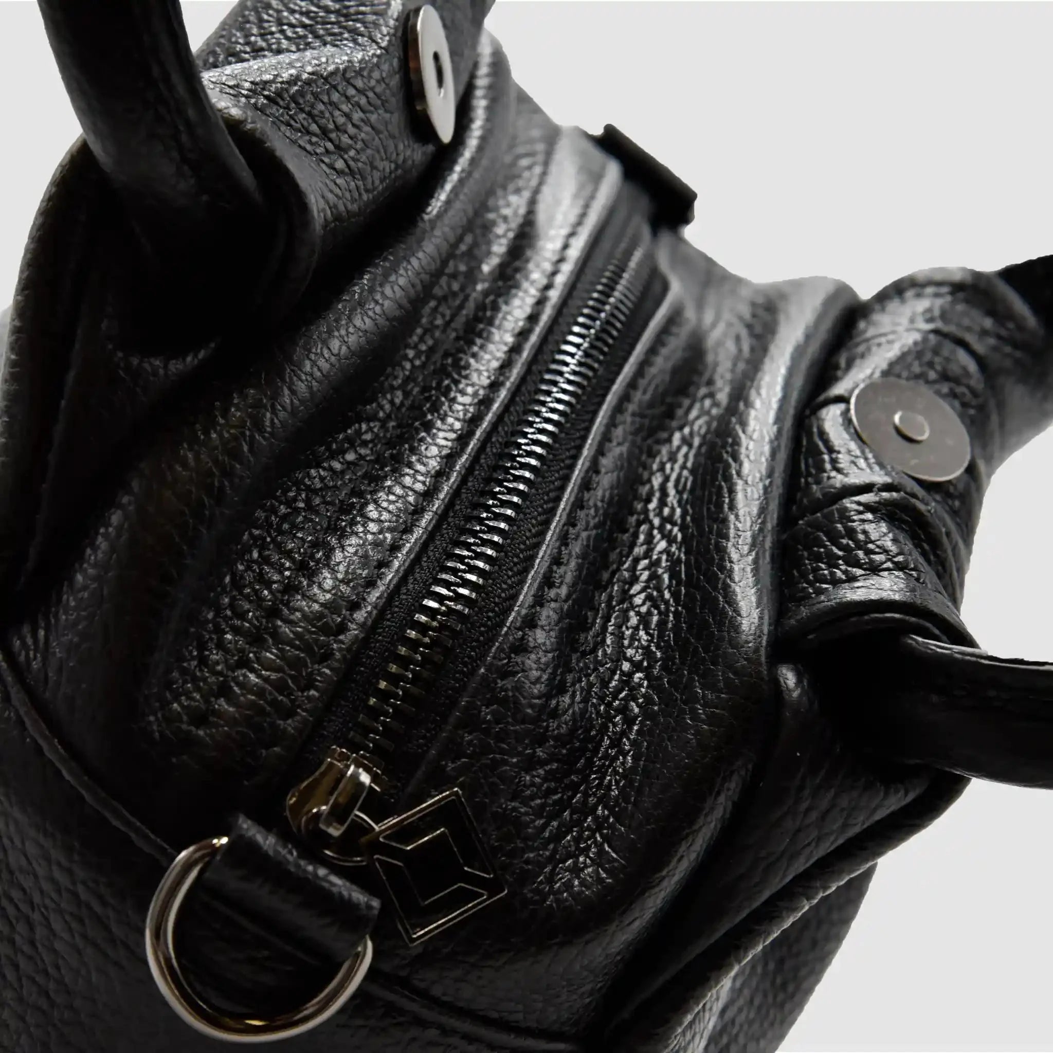 PETITE M - Borsa a mano in pelle martellata - NERO - MIDMAIND™ | BRAND